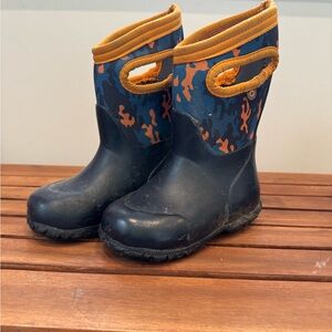 Bogs Kids Blue and Orange Camouflage Boots